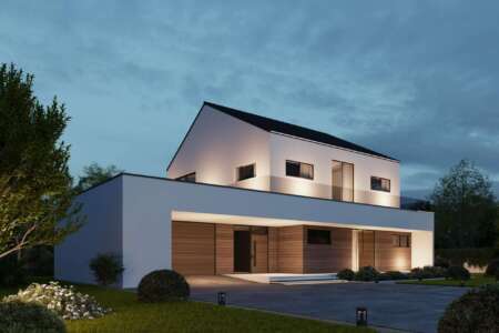 Moderne Stadtvilla in weiß mit Flachdach und Holzverkleidung, beleuchtet in der Dämmerung, gestaltet von ARGUS ARCHITEKTENHAUS.